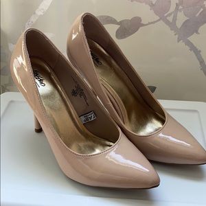 Women’s nude patent heals size 6 1/2